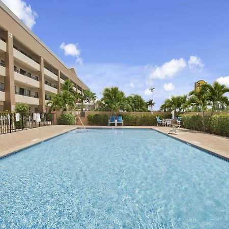 Super 8 By Wyndham Fort Myers Esterno foto