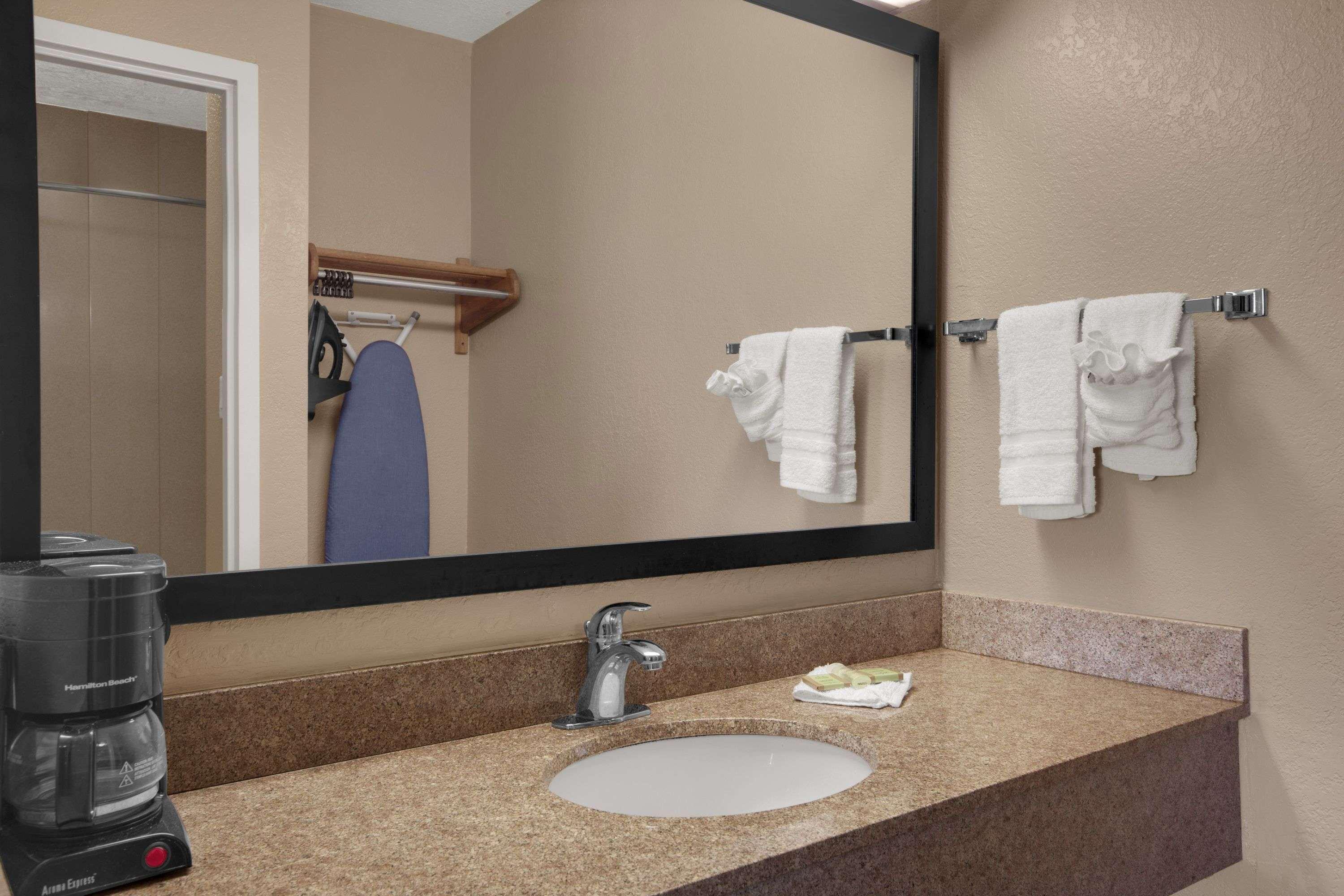 Super 8 By Wyndham Fort Myers Esterno foto