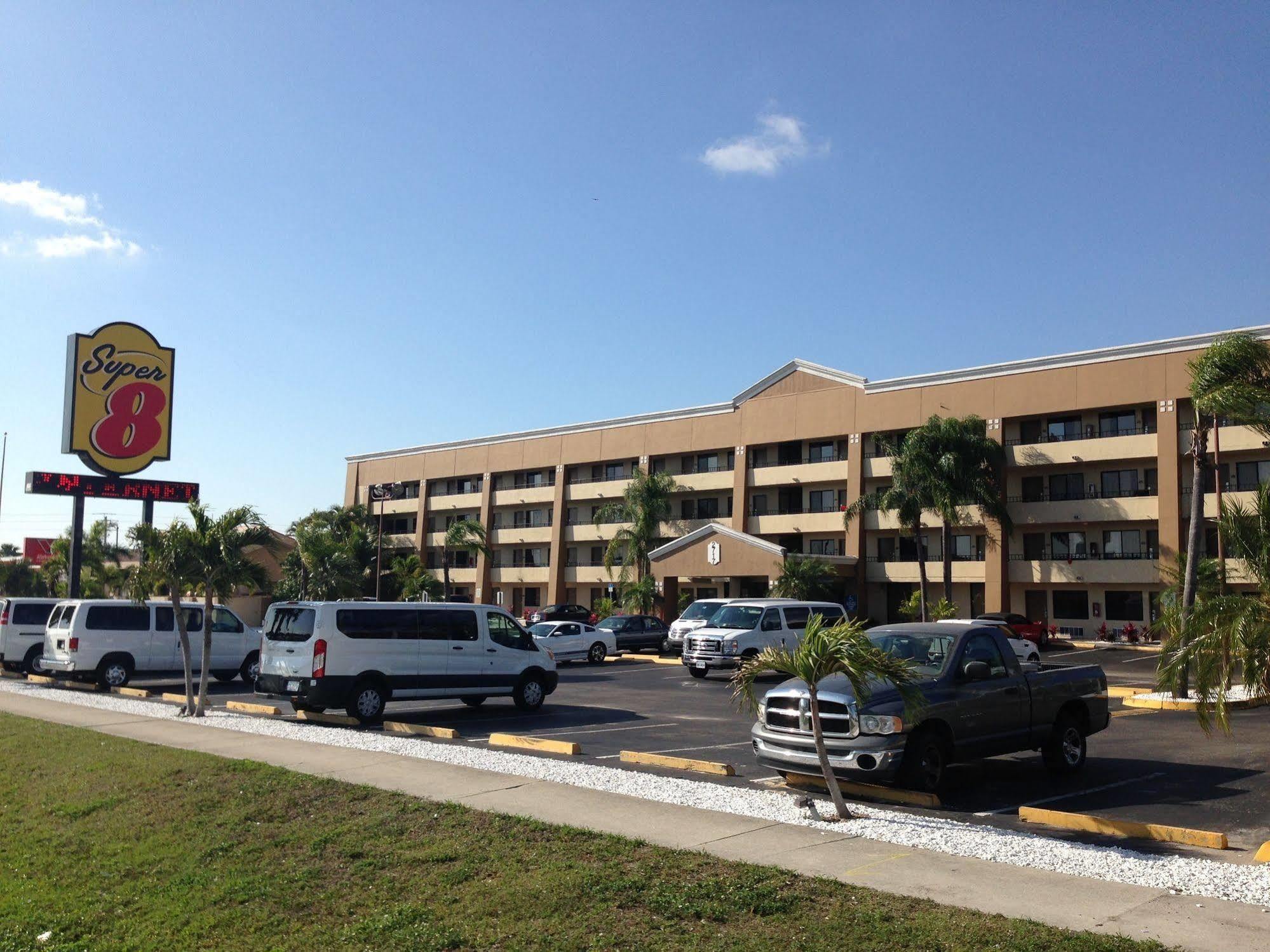 Super 8 By Wyndham Fort Myers Esterno foto