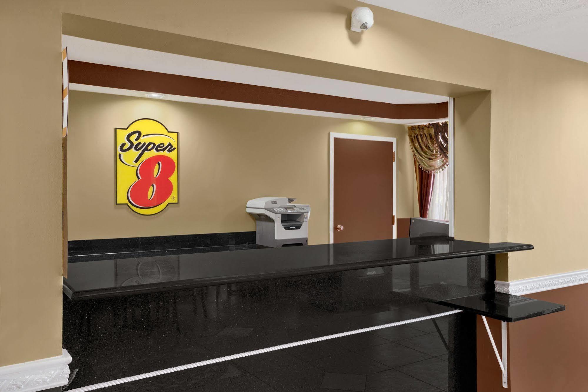 Super 8 By Wyndham Fort Myers Esterno foto