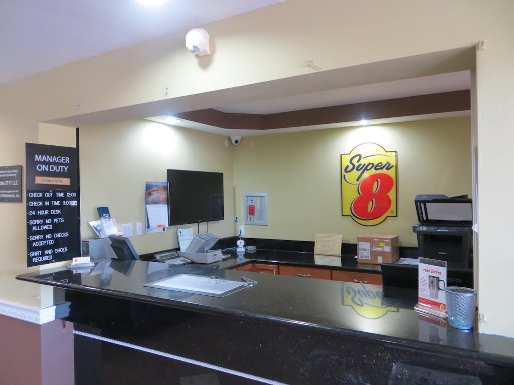 Super 8 By Wyndham Fort Myers Esterno foto