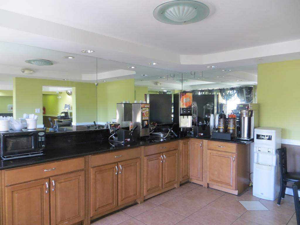 Super 8 By Wyndham Fort Myers Esterno foto